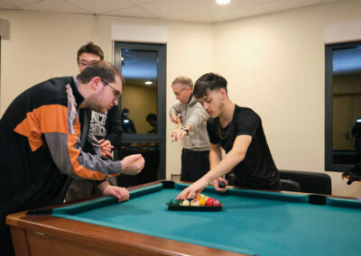Mise en place d'une nouvelle partie de billard.