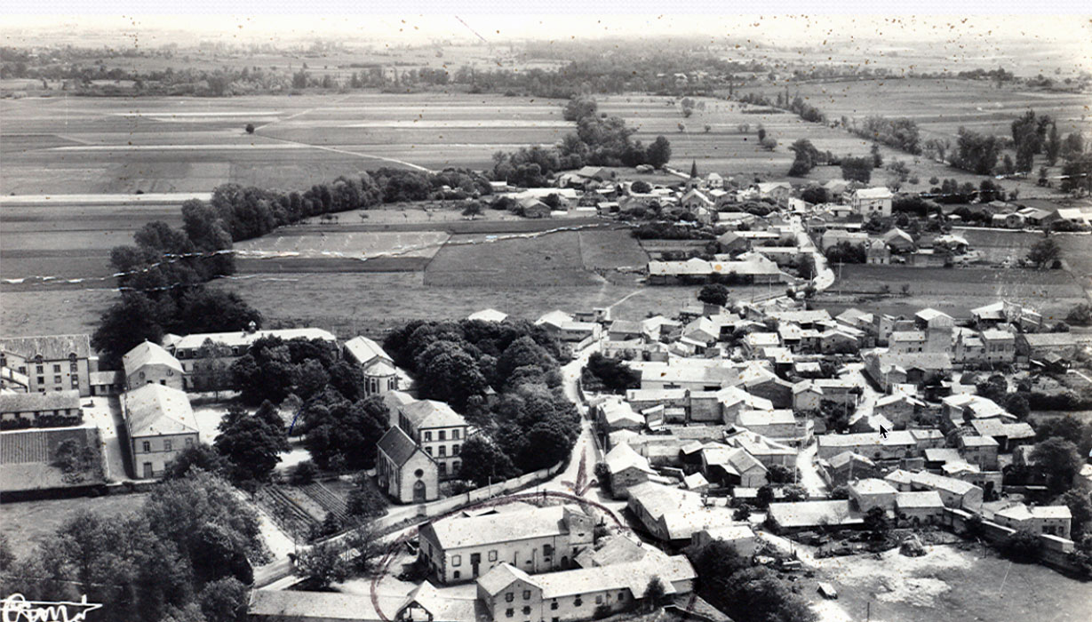 Vue aérienne du bourg de Cellule